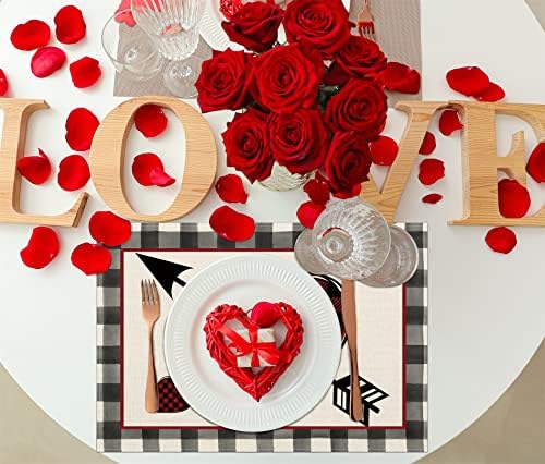 Valentines Day Placemats Set 4, Buffalo Plaid With Love Hearts Arrow otporne na toplotu prostirke, godišnjica vjenčanja stol dekori